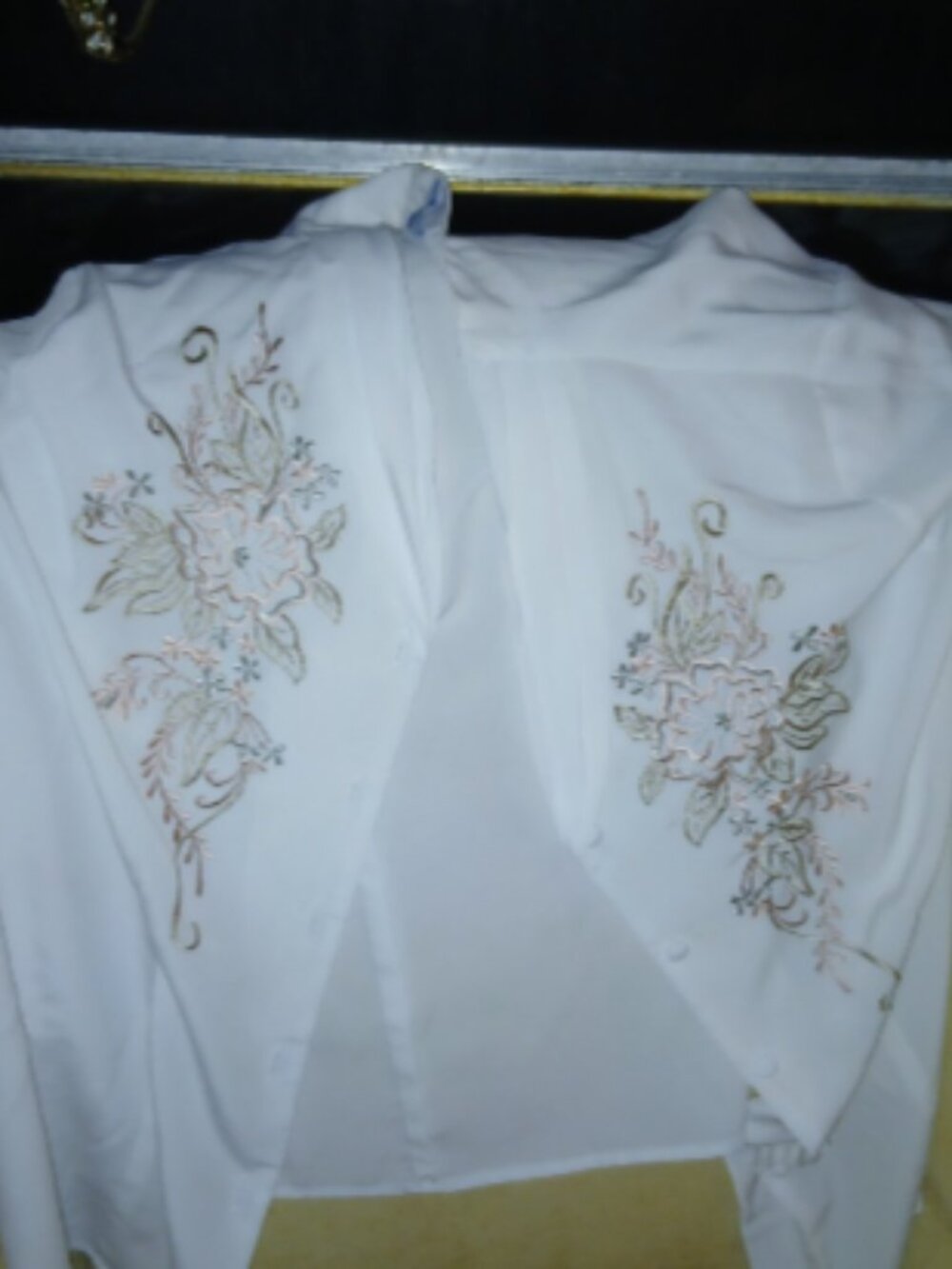 Ship 'n Shore Embroidered White Blouse - Size Plus / Vintage